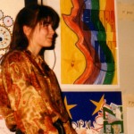 Anky bij haar werk, bovenaan, daaronder de tekening van Marian