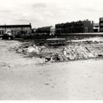 1960: Rond het brugklasgebouw ontstaat de rest van de Kerkwerve