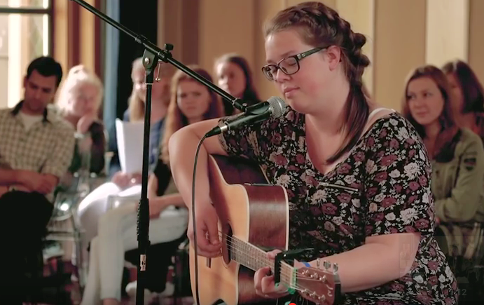 Evelien Hoevenberg zingt Shaffy