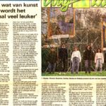 Leerlingen bij de billboards in Dagblad De Stem