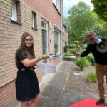 Collega Kees Gobbens met megafoon en hengel