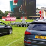 Drive-in bios met rector Jan in kamerjas