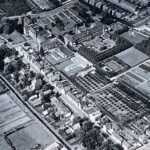 Luchtopname van het complex uit 1965