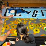 Aan het werk in het theaterzaal-atelier