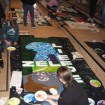 Aan het werk in het theaterzaal-atelier