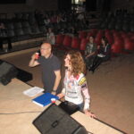 Ron en collega Floortje van de Mytylschool aan het regisseren voor de Scholierentour 2009